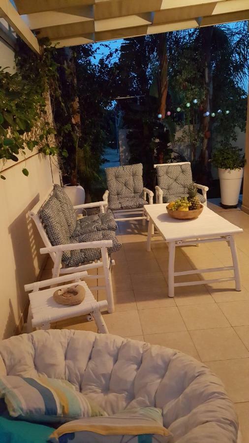 Million Flowers Protaras Bagian luar foto